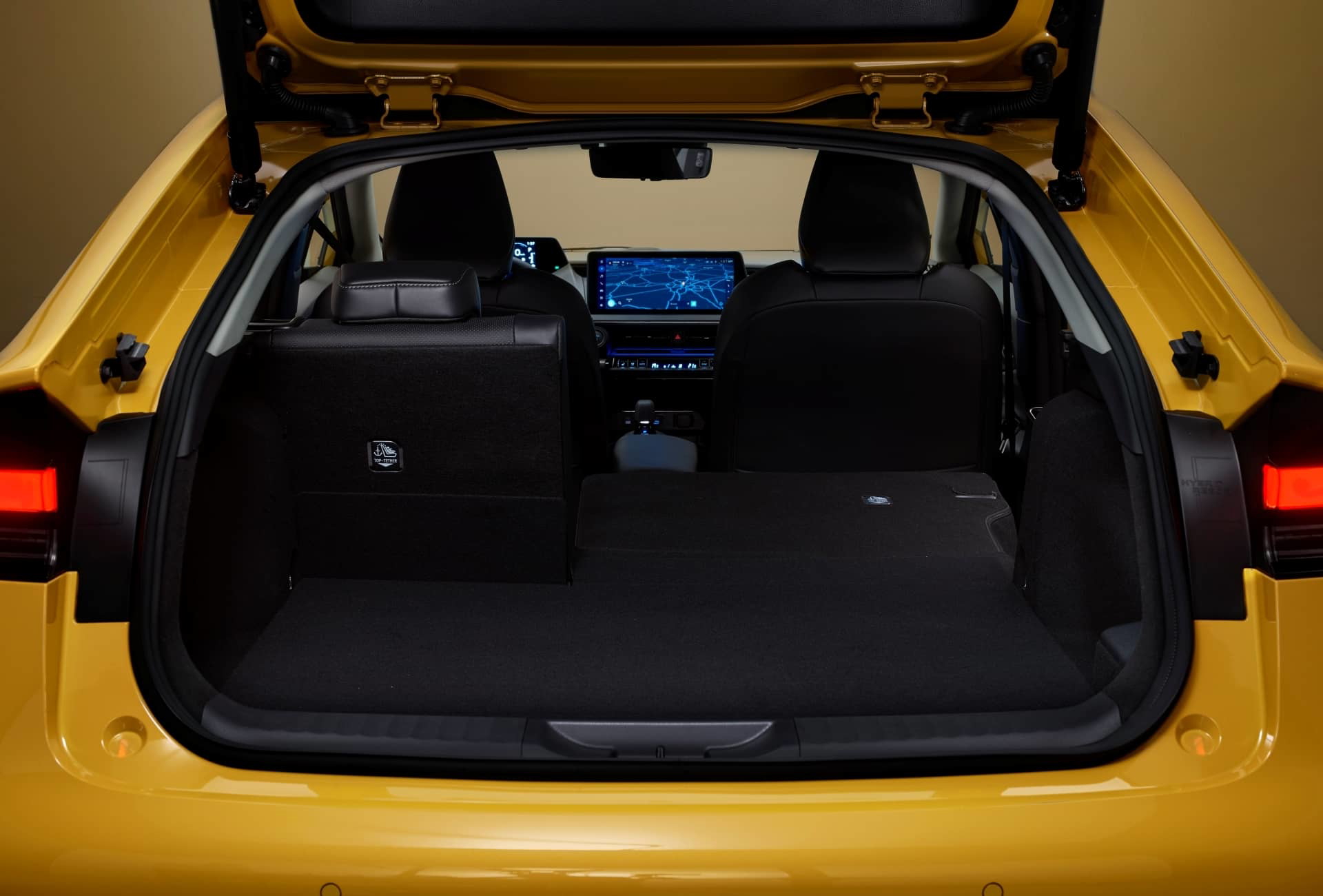 Toyota Prius Phev 2023 24