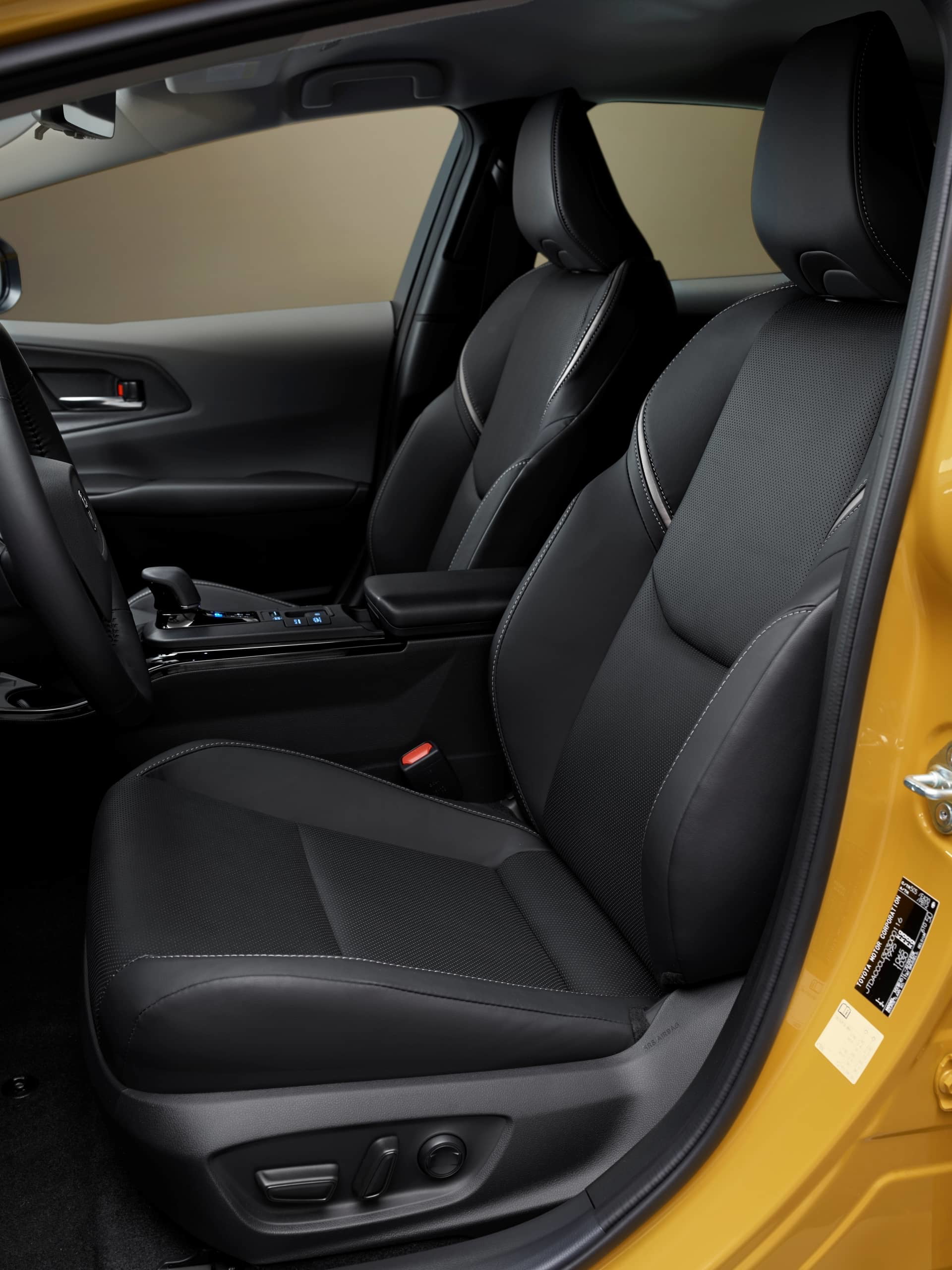 Toyota Prius Phev 2023 34