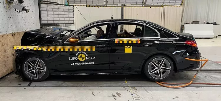 Mercedes Clase C Crash Test 01