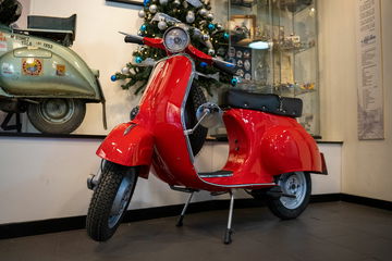 Vespa Solidaria Maria De Villota 02