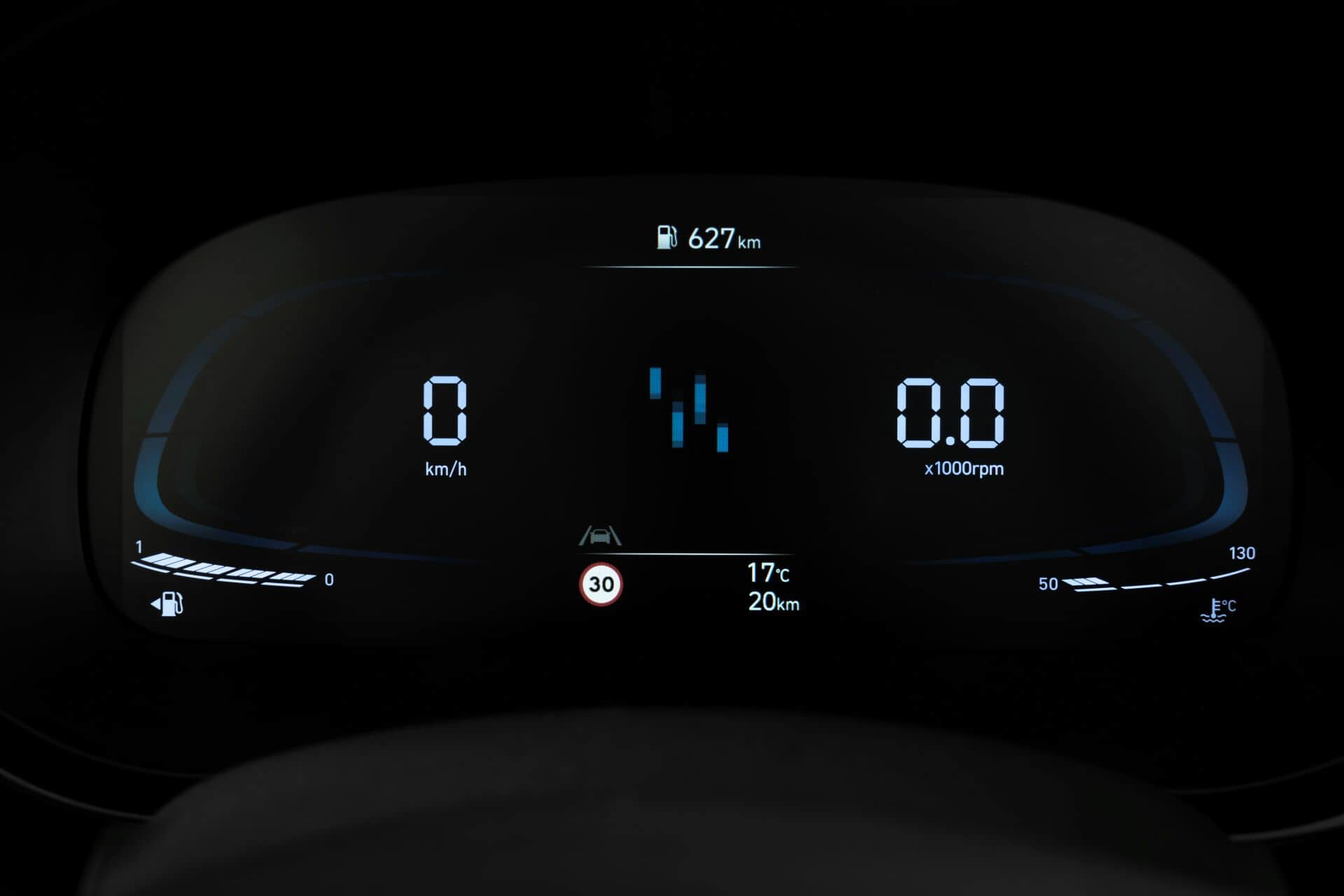 Vista del cuadro de instrumentos digital del Hyundai i10, claridad y simplicidad.