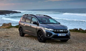 Dacia Jogger Hybrid 2023 03