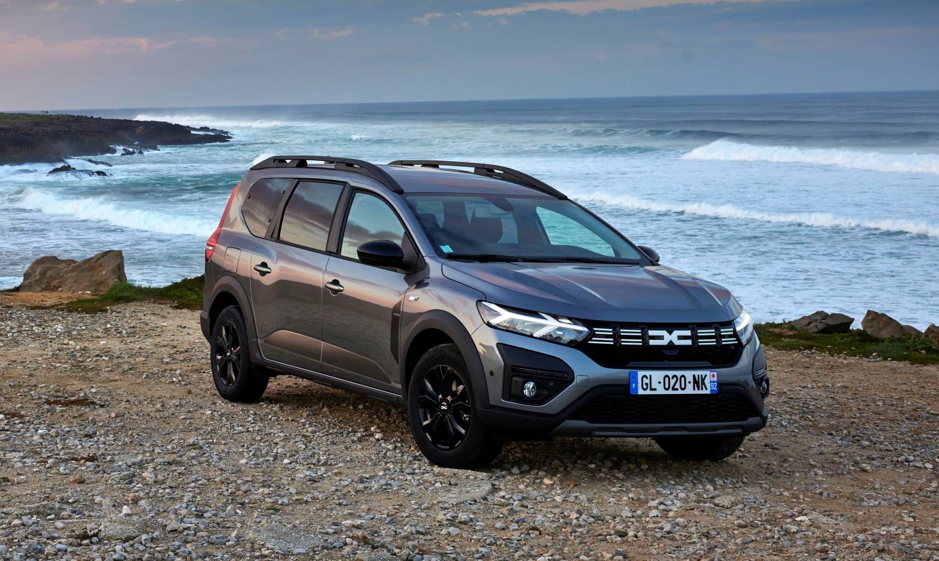 Dacia Jogger Hybrid 2023 03