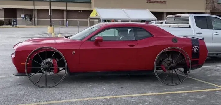 Dodge Challenger Hellcat Ruedas Carro Caballos Video 2