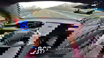 Tesla Model S Plaid Autobahn 0223 01