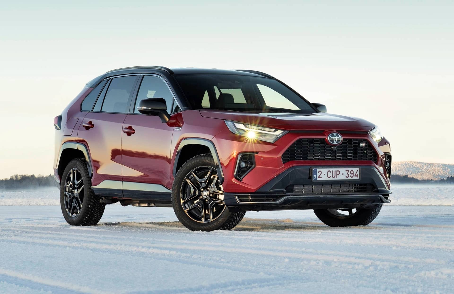 El Toyota RAV4 estrena su versión más apetecible y ya sabemos cuánto  costará en España