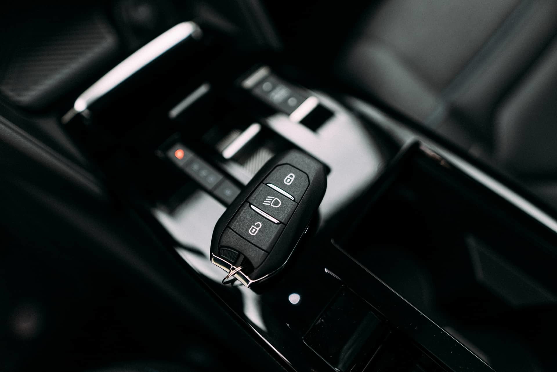 Vista del sistema de mando del cambio automático del Citroën C4 X.