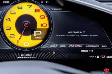 Vista del impresionante cuadro de instrumentos del Ferrari Purosangue.