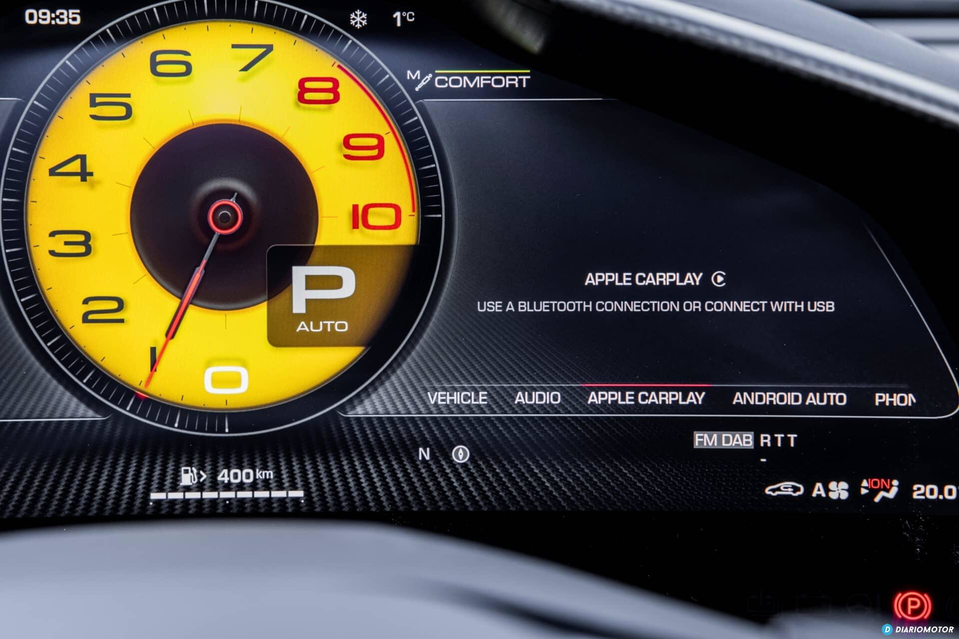 Vista del impresionante cuadro de instrumentos del Ferrari Purosangue.