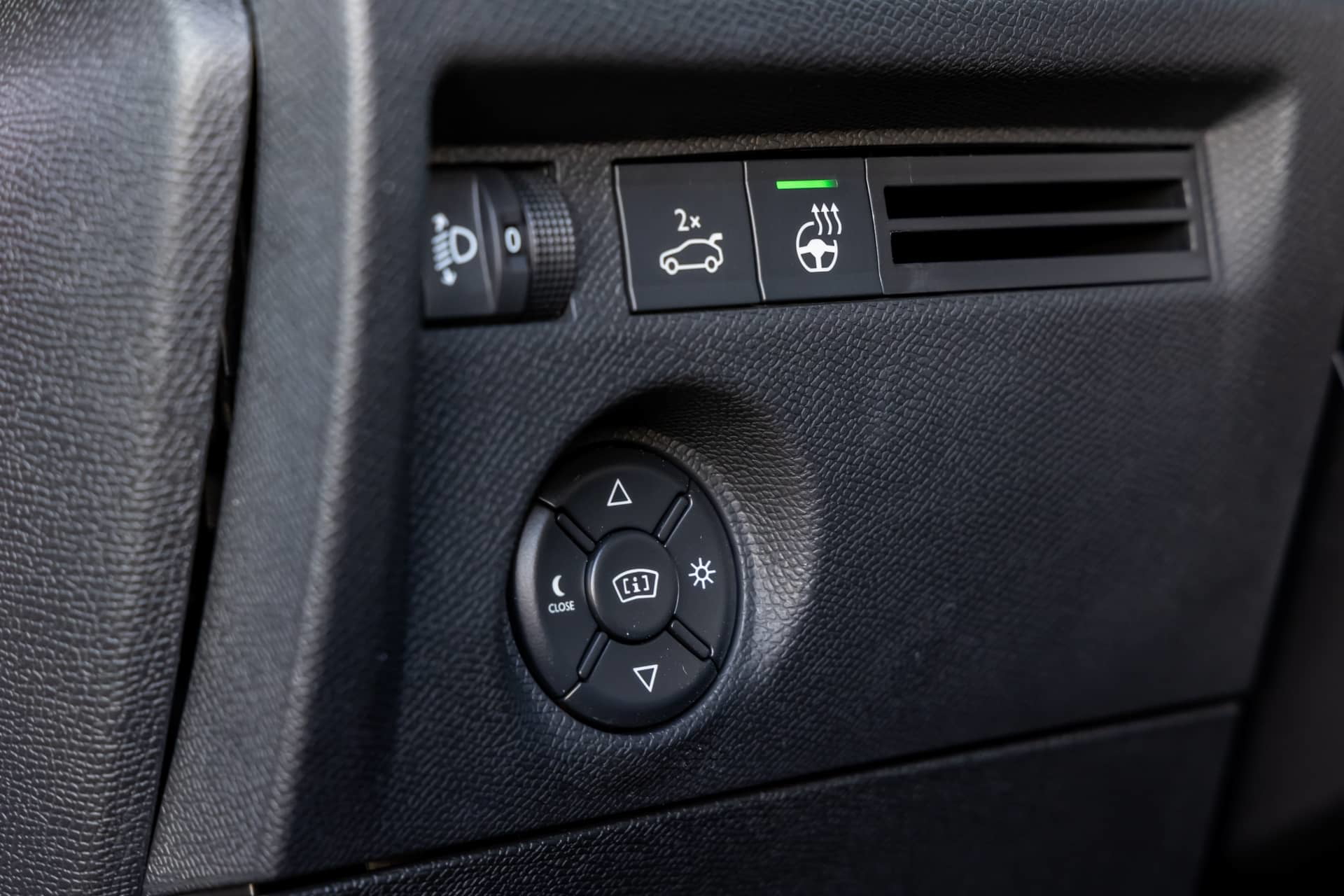 Consola central con mandos y pantalla del Citroën C4 X.
