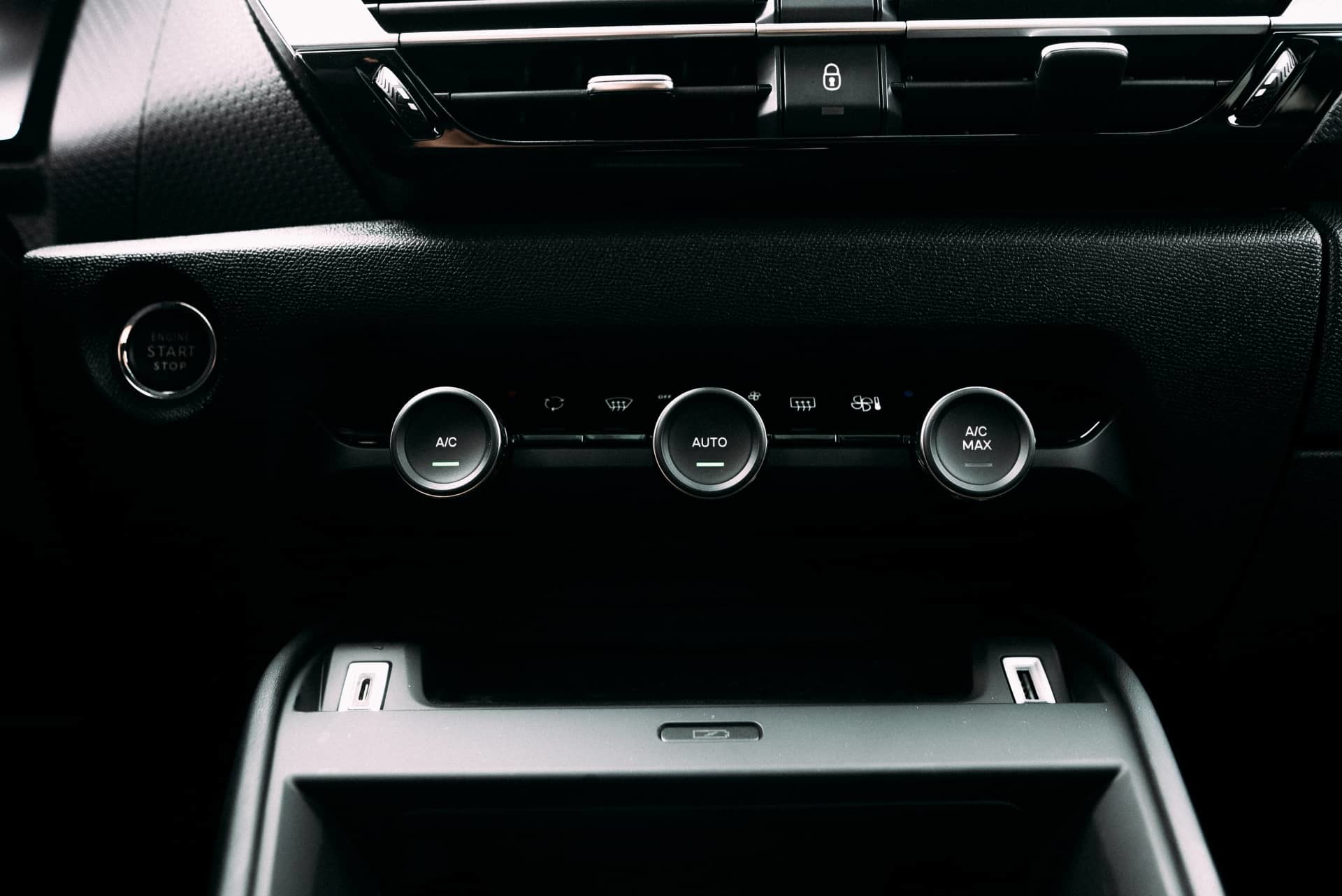 Vista de la instrumentación avanzada del Citroën C4 X.