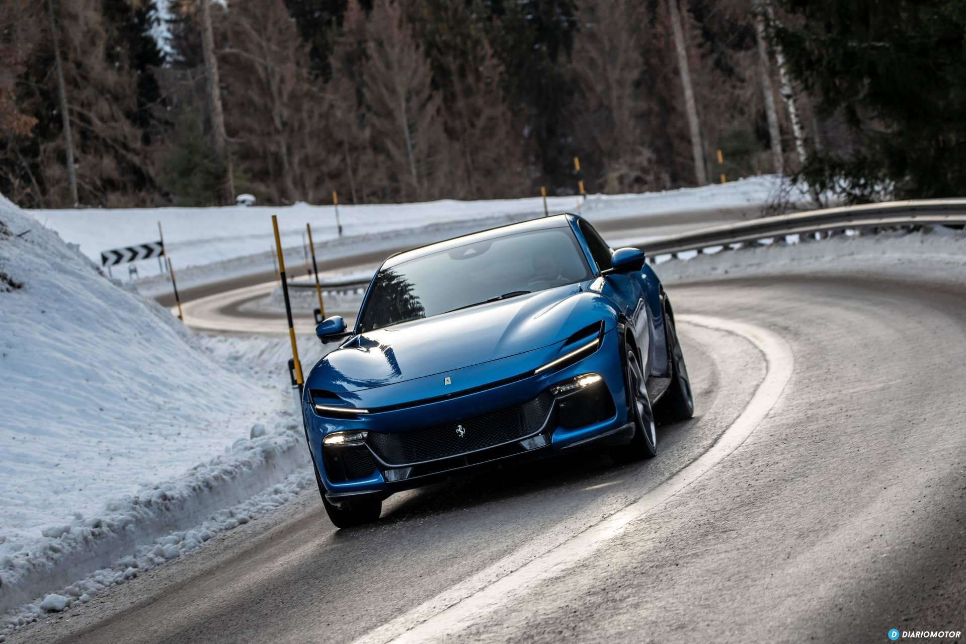 Ferrari Purosangue mostrando su tracción y estabilidad en condiciones invernales.