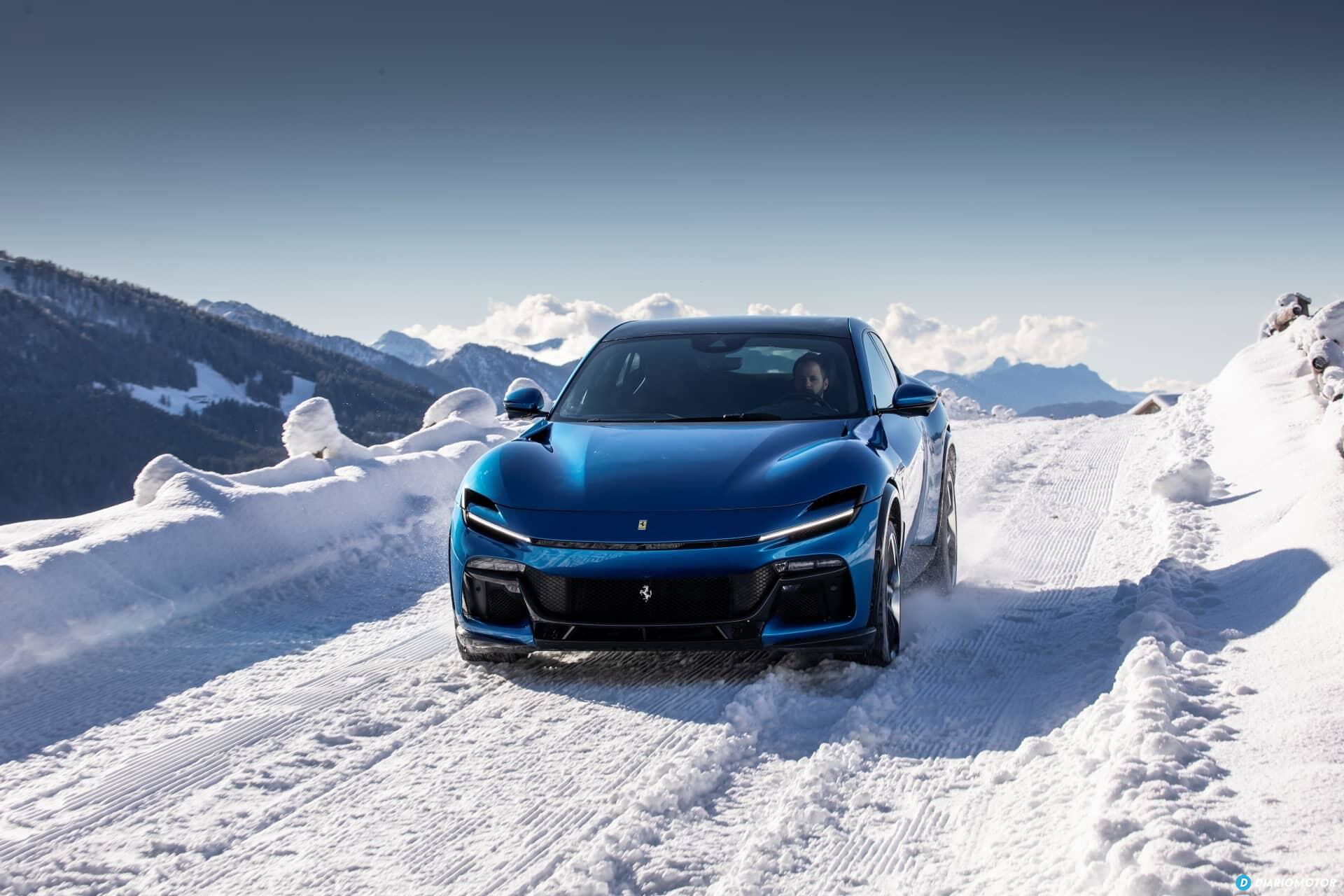 Ferrari Purosangue mostrando su frontal y perfil en un entorno nevado.