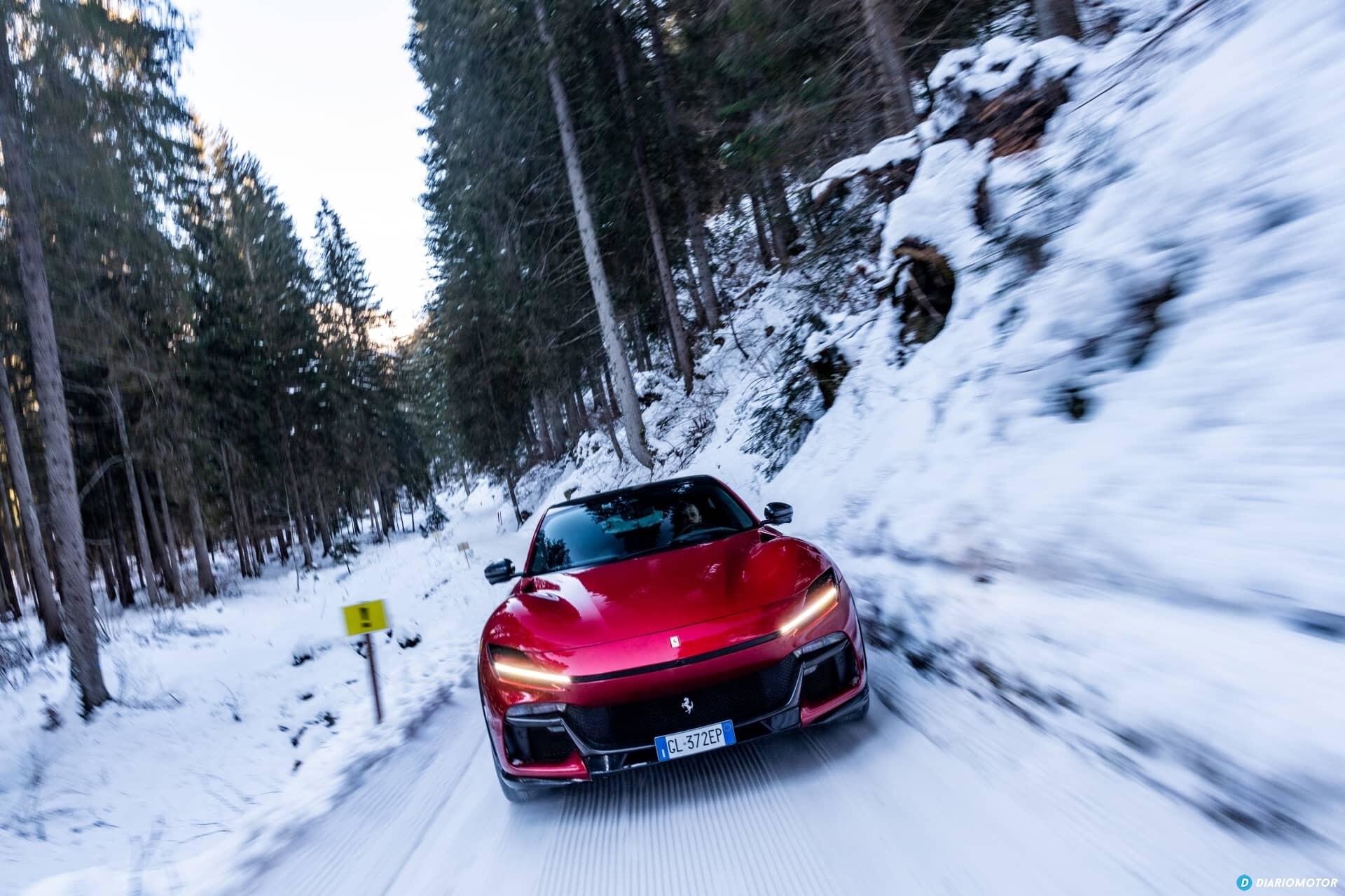 Ferrari Purosangue conquista la nieve con su elegante diseño y potencia.
