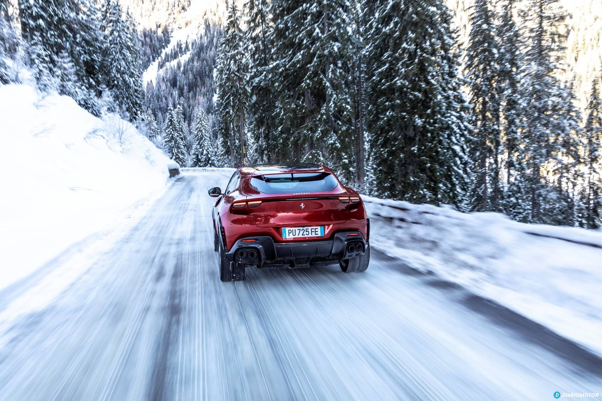 La trasera del Purosangue resalta en un entorno invernal.