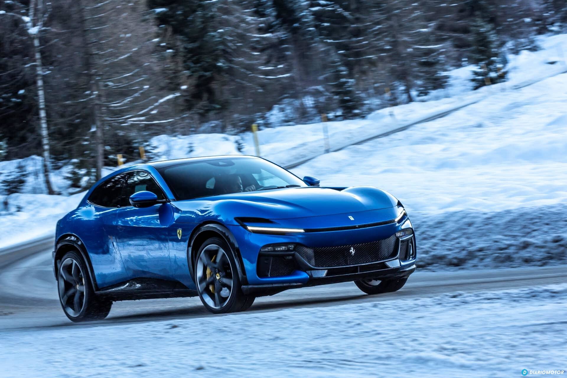Perfil lateral del Ferrari Purosangue en condiciones invernales.