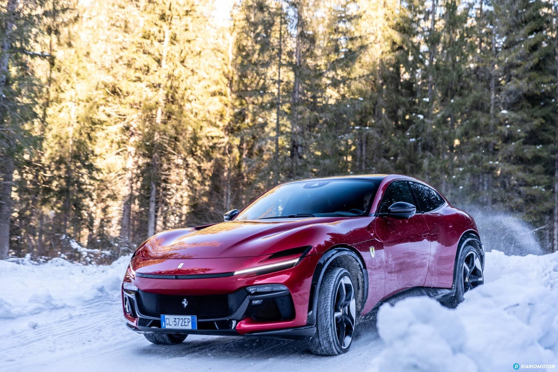 Ferrari Purosangue revela su elegancia y dinamismo incluso sobre la nieve.