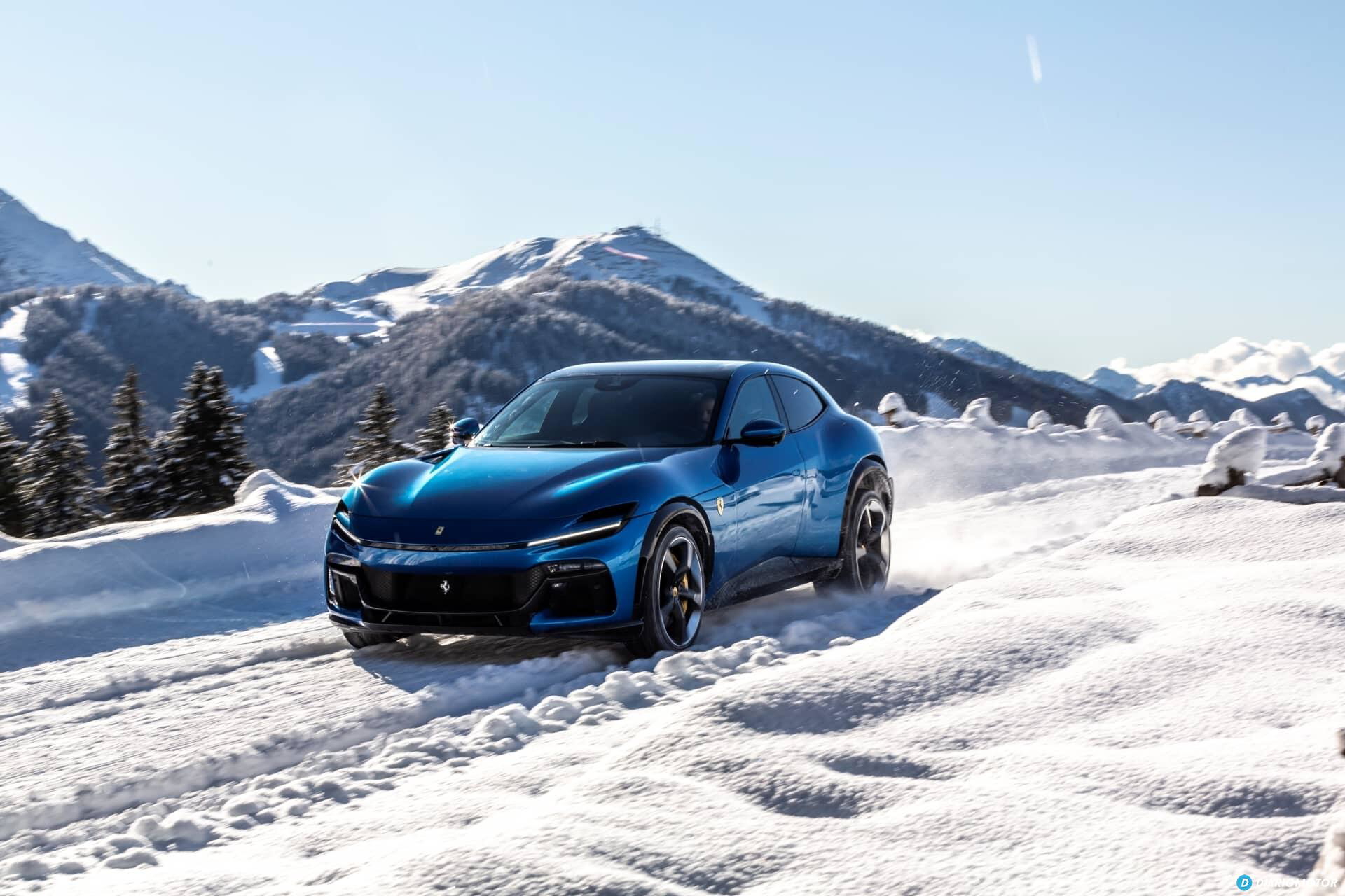 Vista lateral Ferrari Purosangue desafiando condiciones invernales.