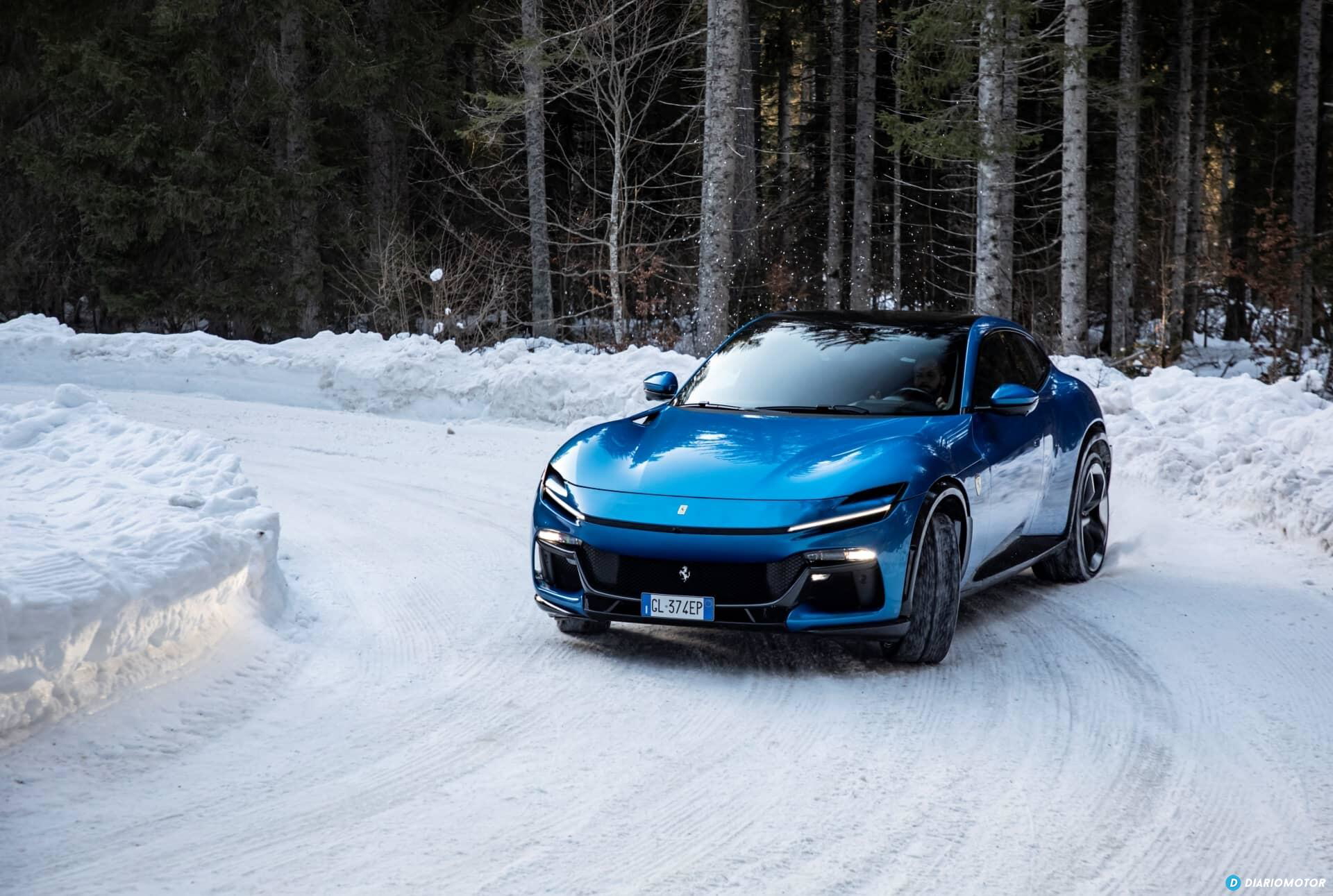 Vista delantera y lateral del Ferrari Purosangue sobre paisaje nevado