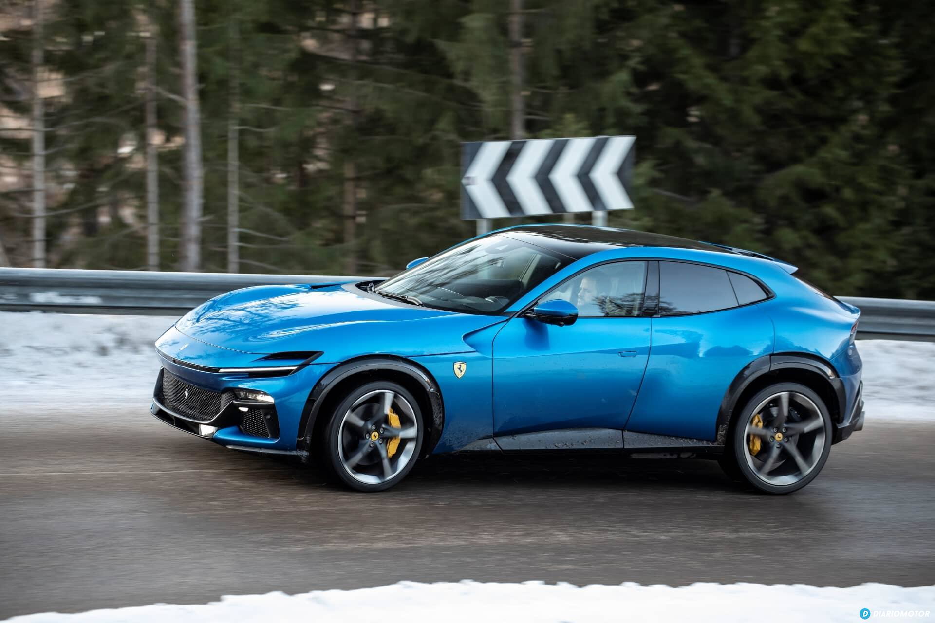 Perfil lateral del Ferrari Purosangue en color azul.