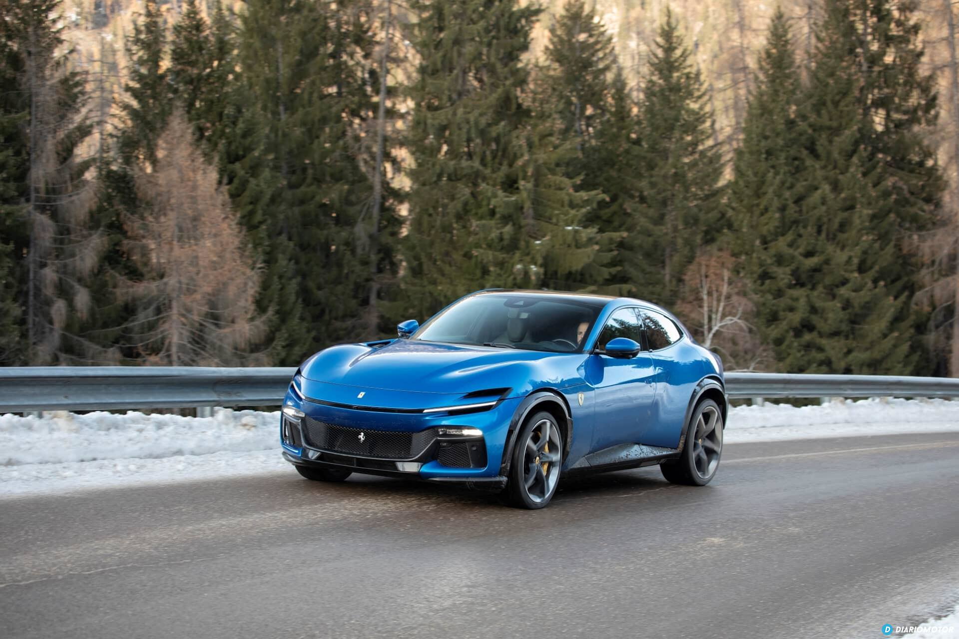 Vista dinámica del Ferrari Purosangue deslizándose con elegancia.