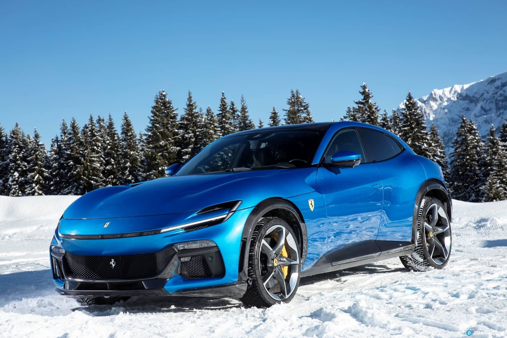 Vista lateral del Ferrari Purosangue destacando su línea deportiva.