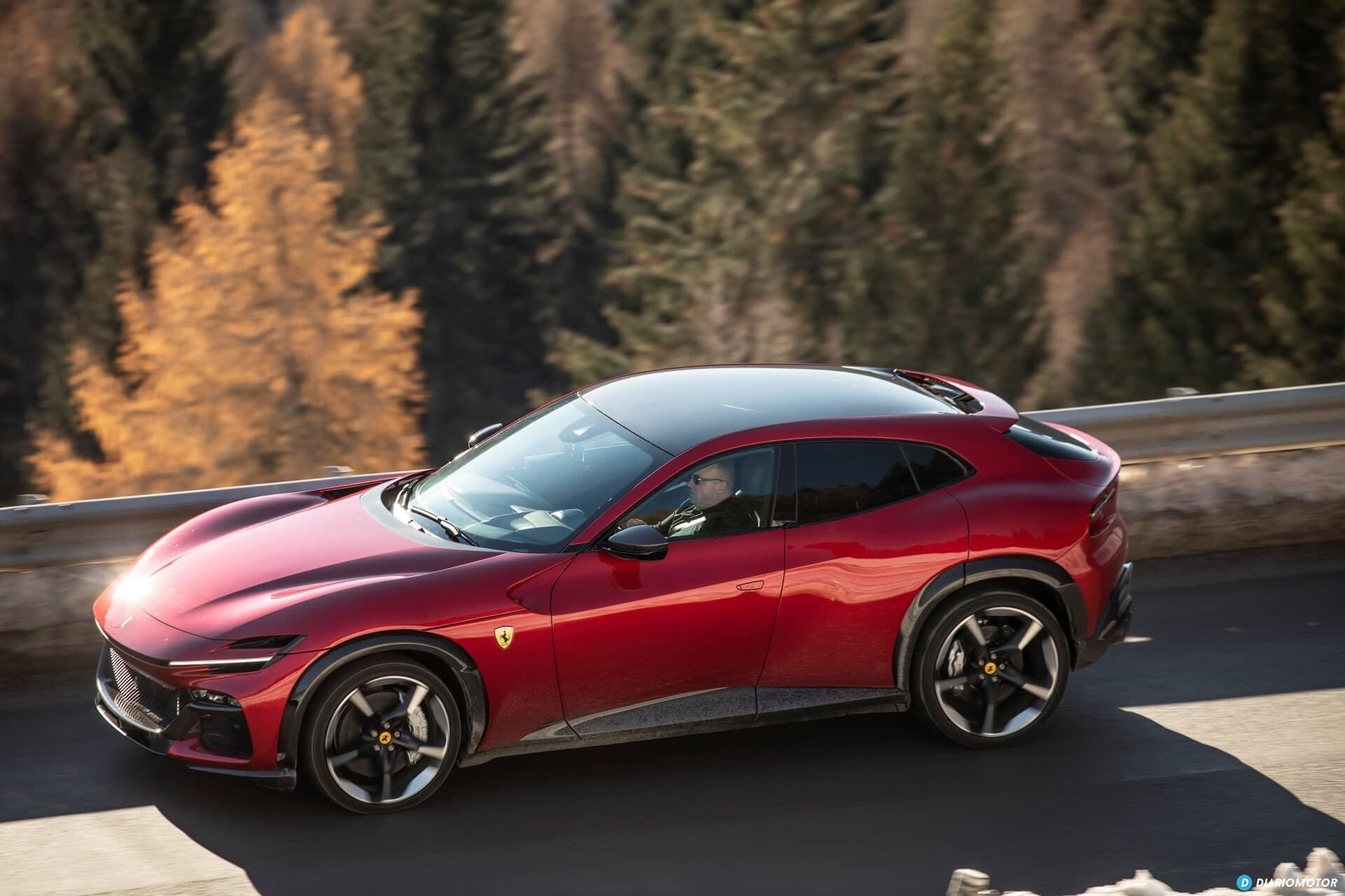 Vista lateral del Ferrari Purosangue mostrando su silueta aerodinámica.