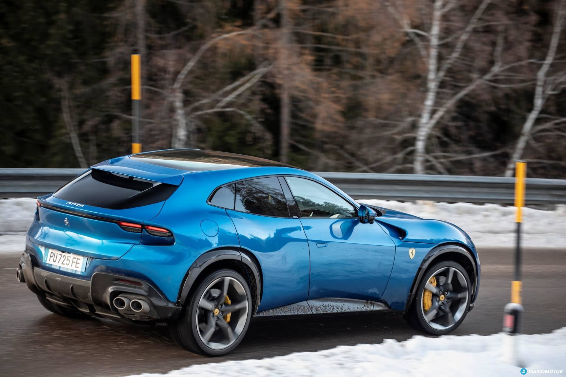 Vista lateral del Ferrari Purosangue que muestra su diseño aerodinámico.