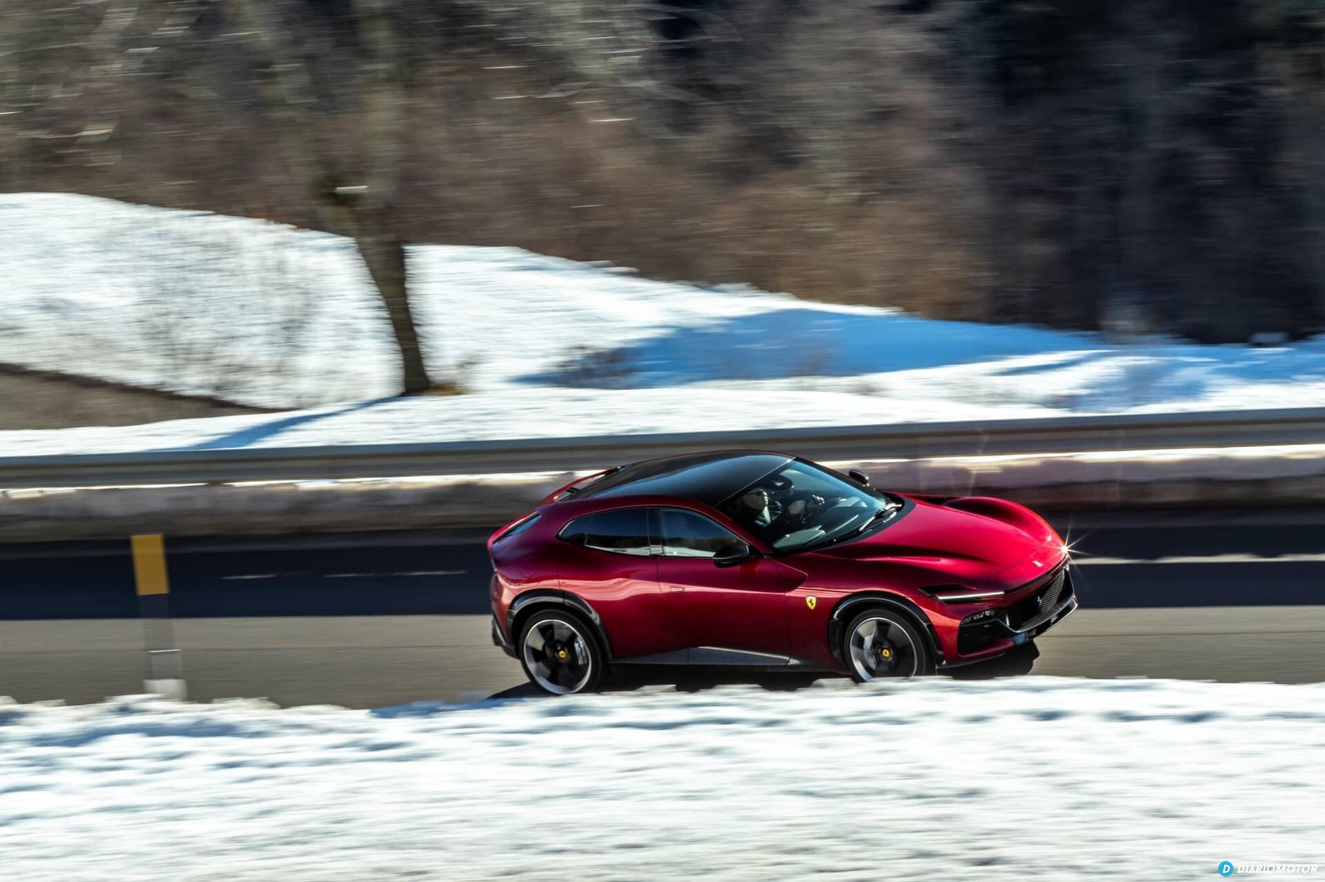 Perfil del Ferrari Purosangue destacando su silueta aerodinámica.