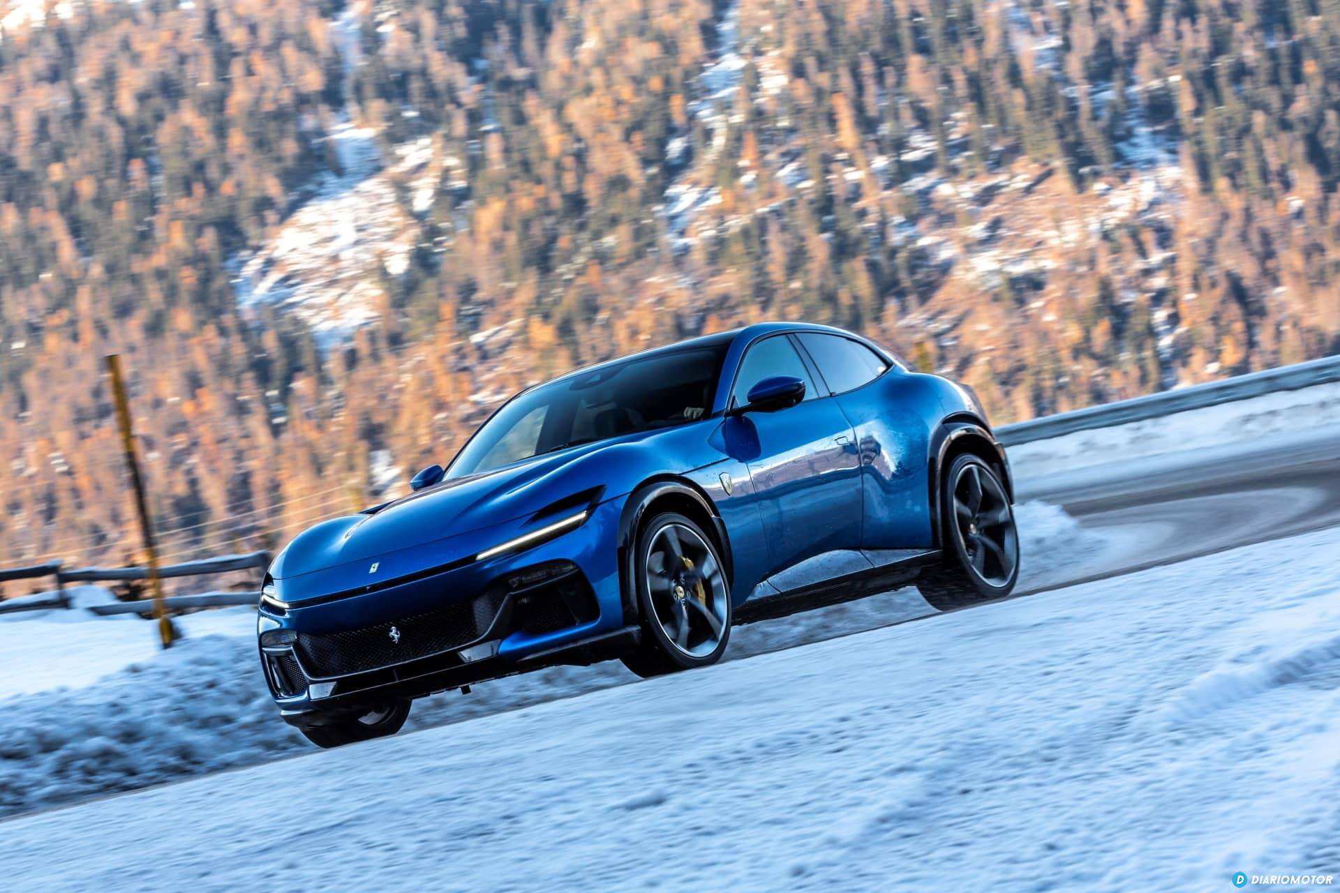 Vista lateral del Ferrari Purosangue revelando su elegante silueta.