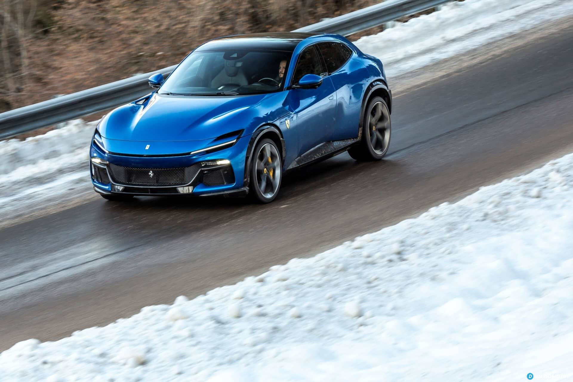 Vista lateral del Ferrari Purosangue mostrando su elegante silueta.