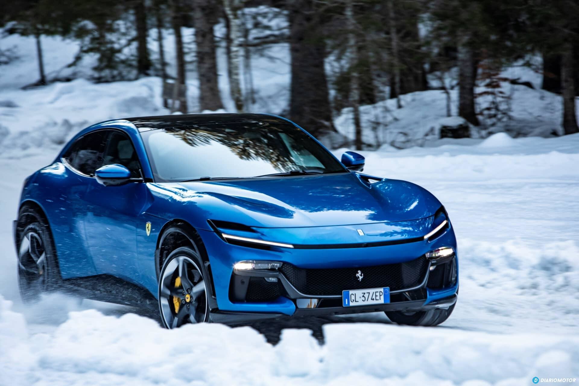 Imagen del Ferrari Purosangue en entorno nevado, mostrando el frente y perfil lateral.