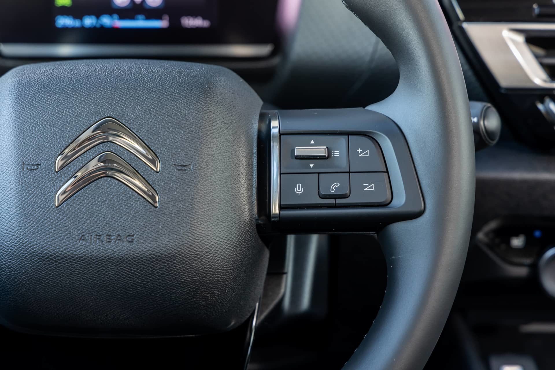 Visión cercana del cuadro de instrumentos del Citroën C4 X.