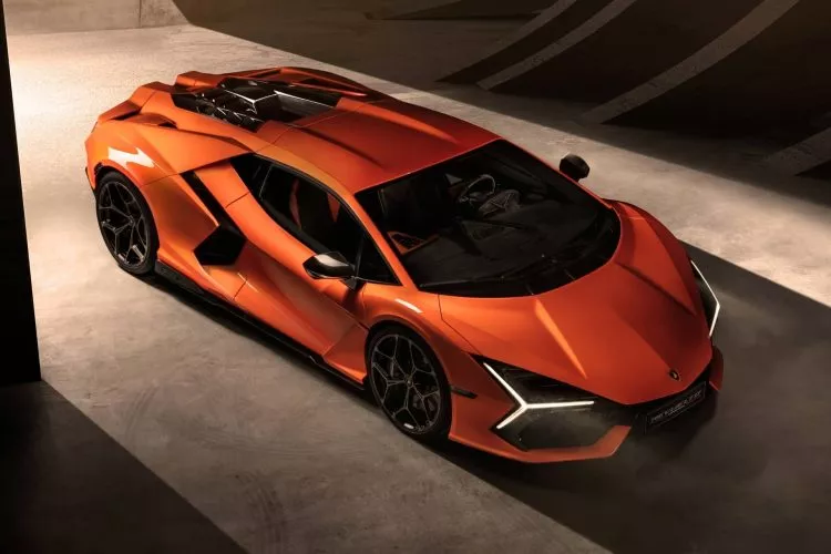 Lamborghini Revuelto 2023 09