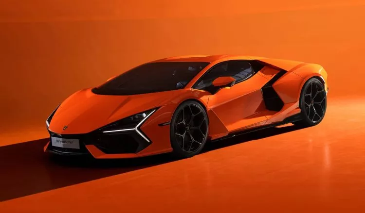 Lamborghini Revuelto 2023 35