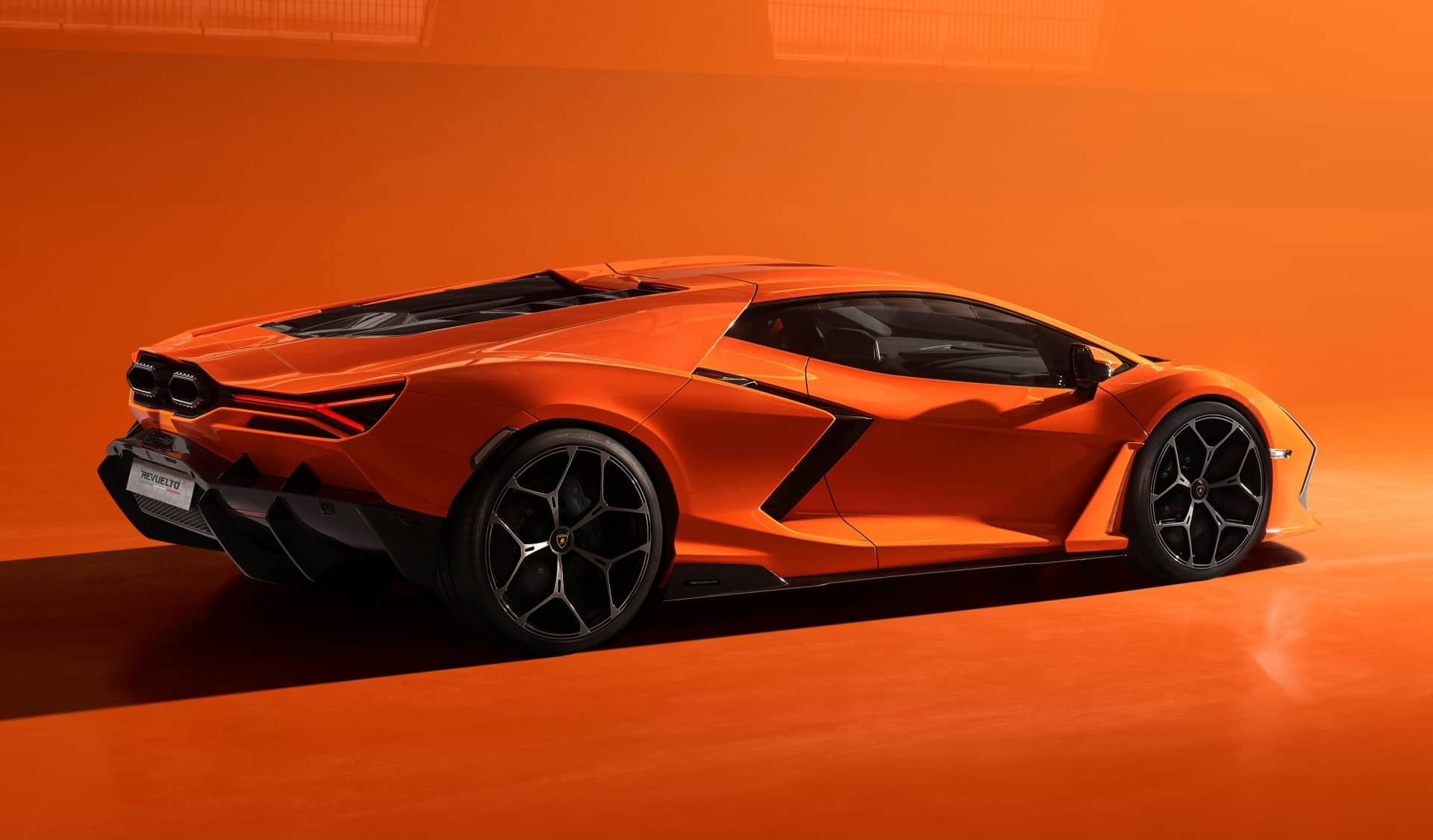 Lamborghini Revuelto 2023 37