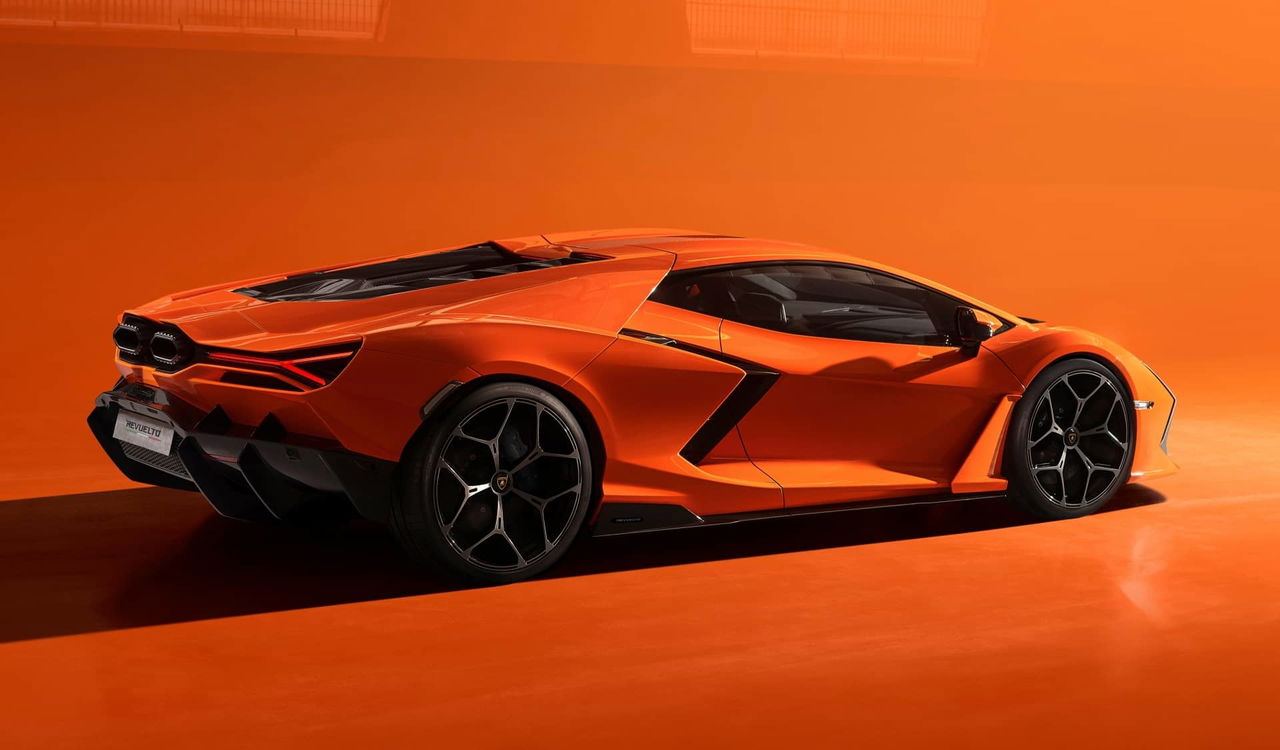 Lamborghini Revuelto 2023 37