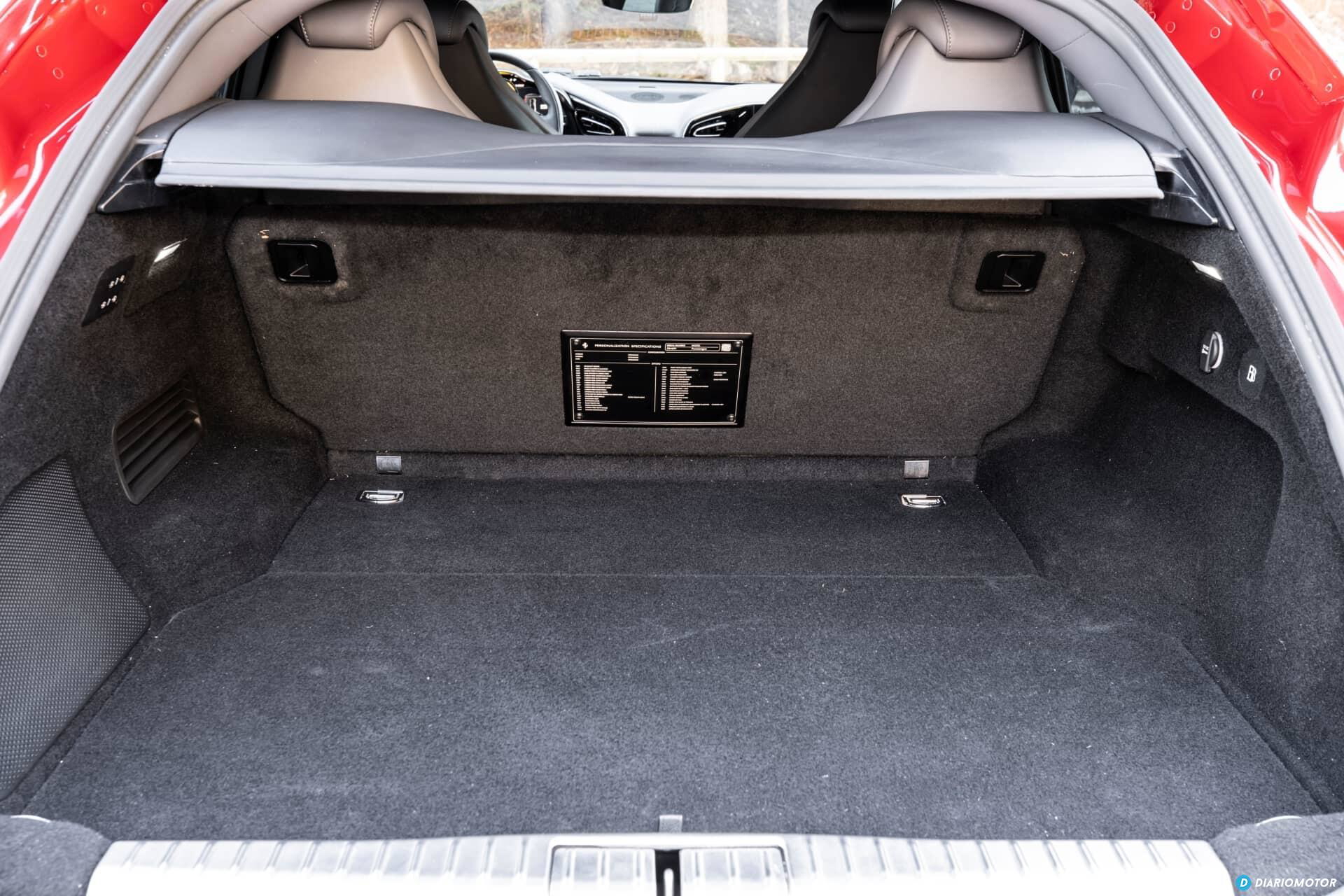 Maletero espacioso y versátil del Ferrari Purosangue.