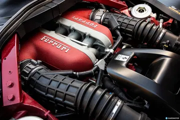 Vista cercana del motor V12 que equipa al Ferrari Purosangue.