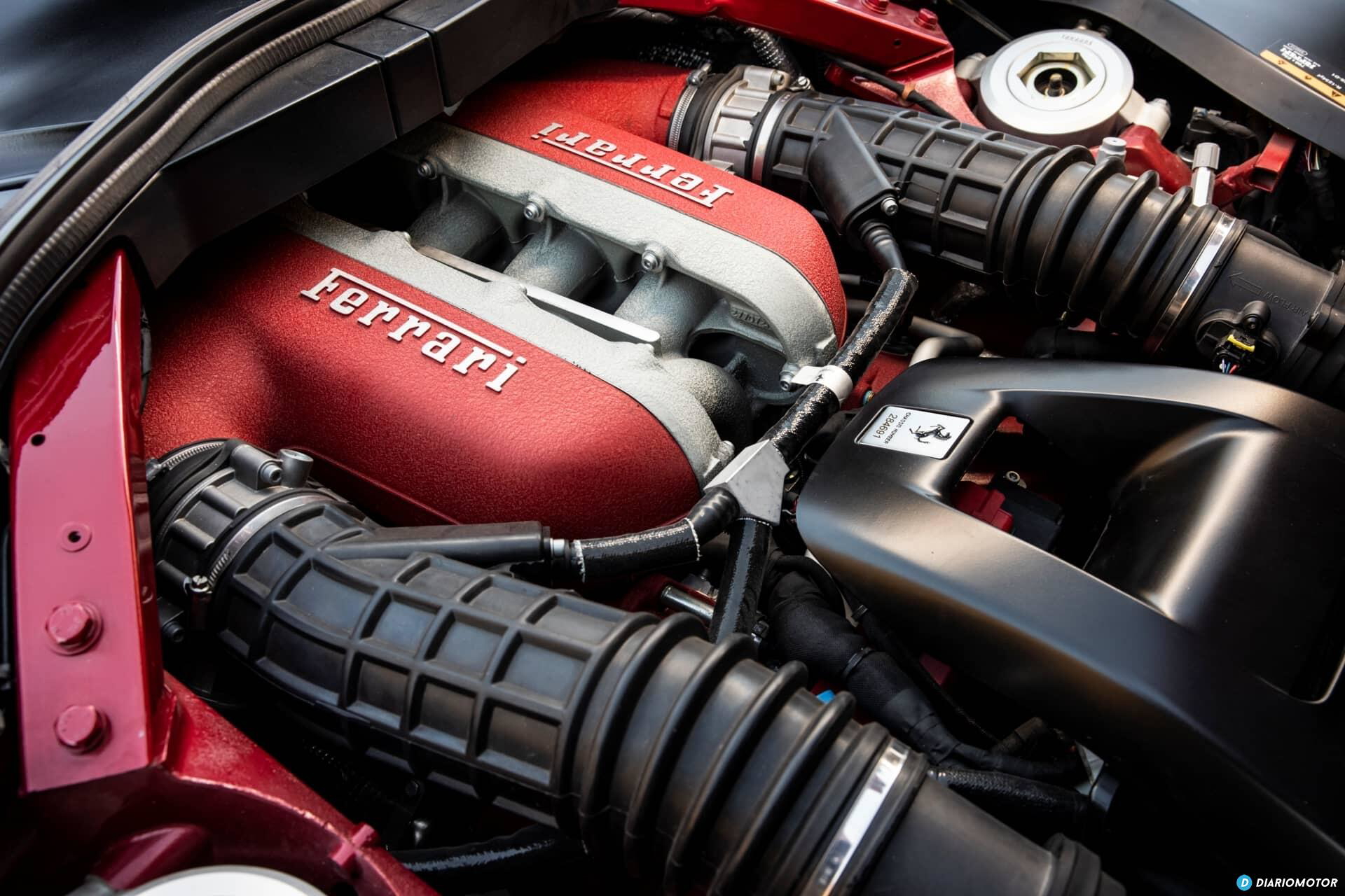 Vista cercana del motor V12 que equipa al Ferrari Purosangue.