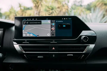 Vista del panel de instrumentos digital del Citroën C4 X.