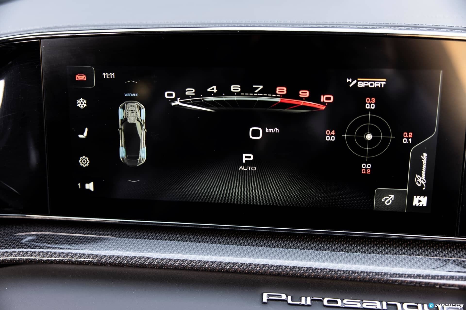 Vista de la pantalla de instrumentación digital del Ferrari Purosangue.