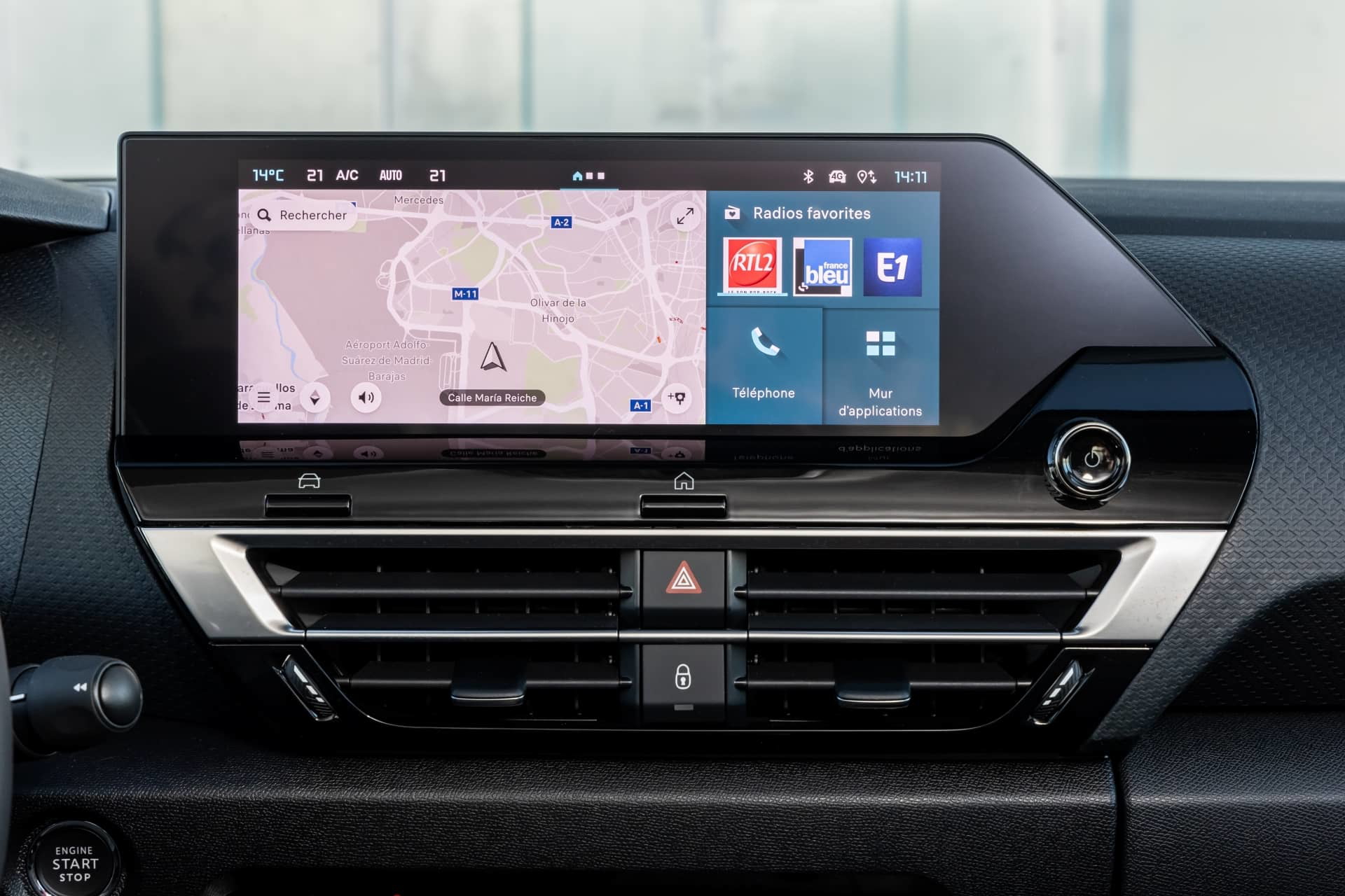 Vista del avanzado sistema de infotainment en Citroën C4 X.