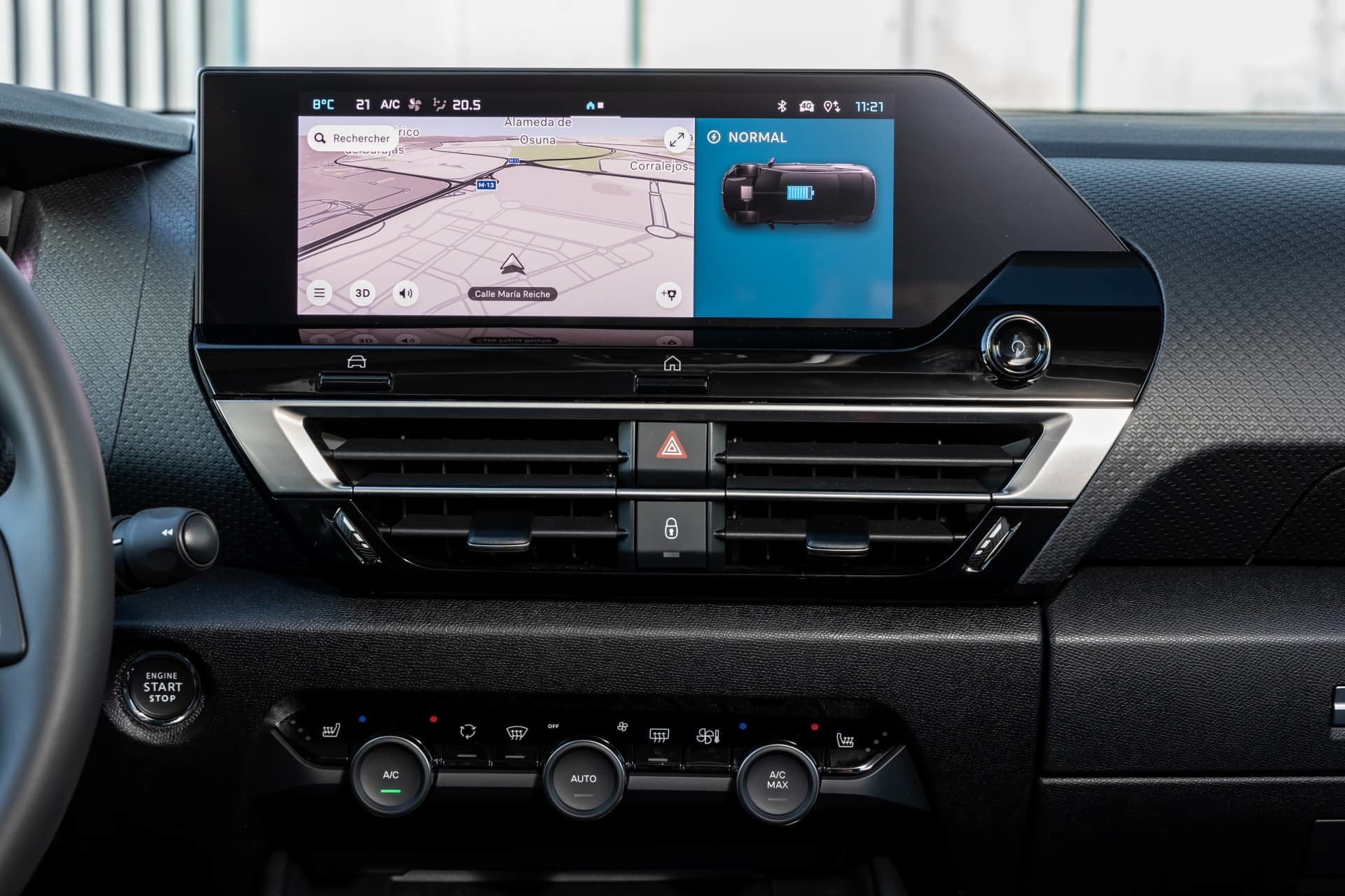 Pantalla táctil central del sistema de infotainment del Citroën C4 X.