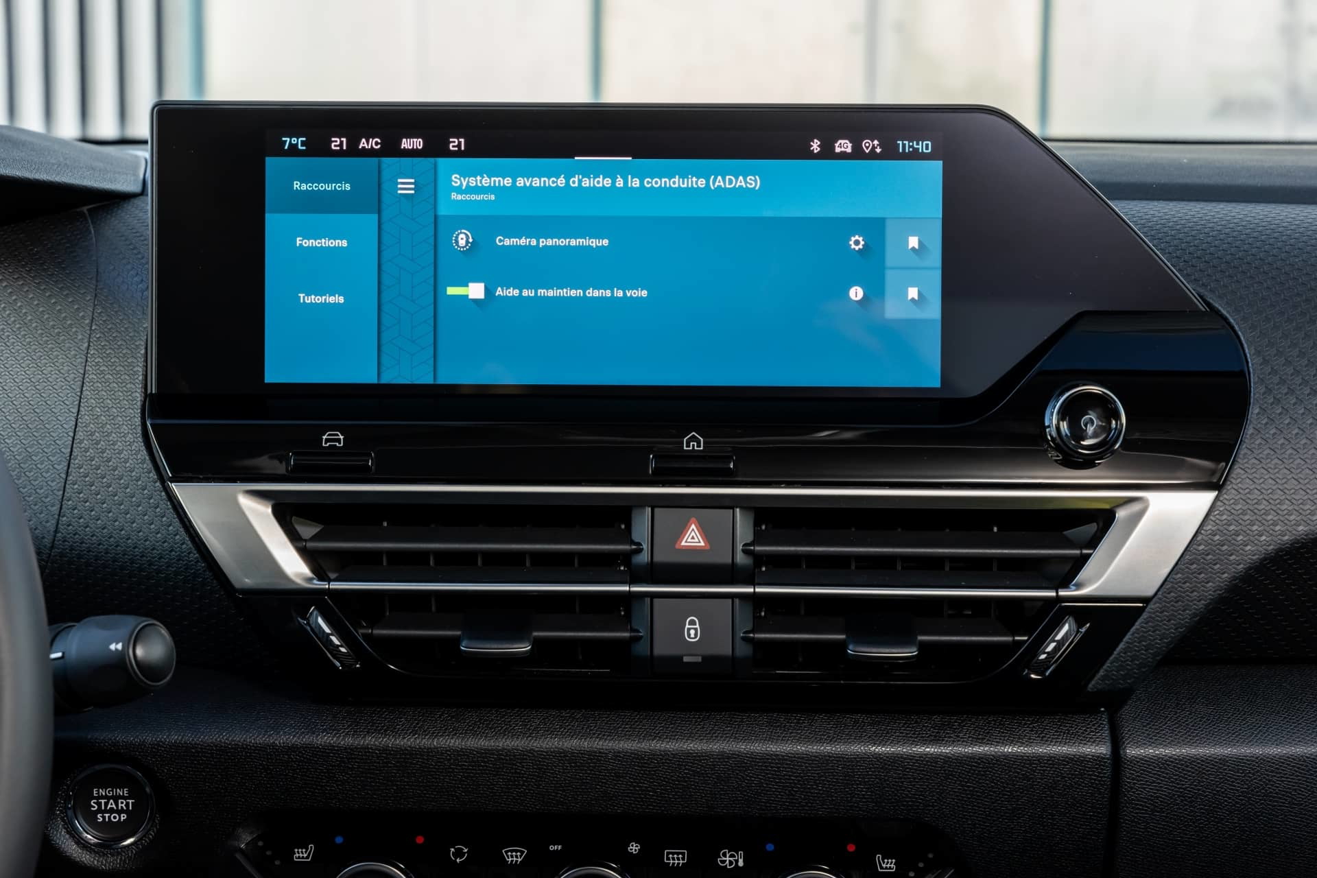 Vista del avanzado sistema de infotainment del Citroën C4 X.