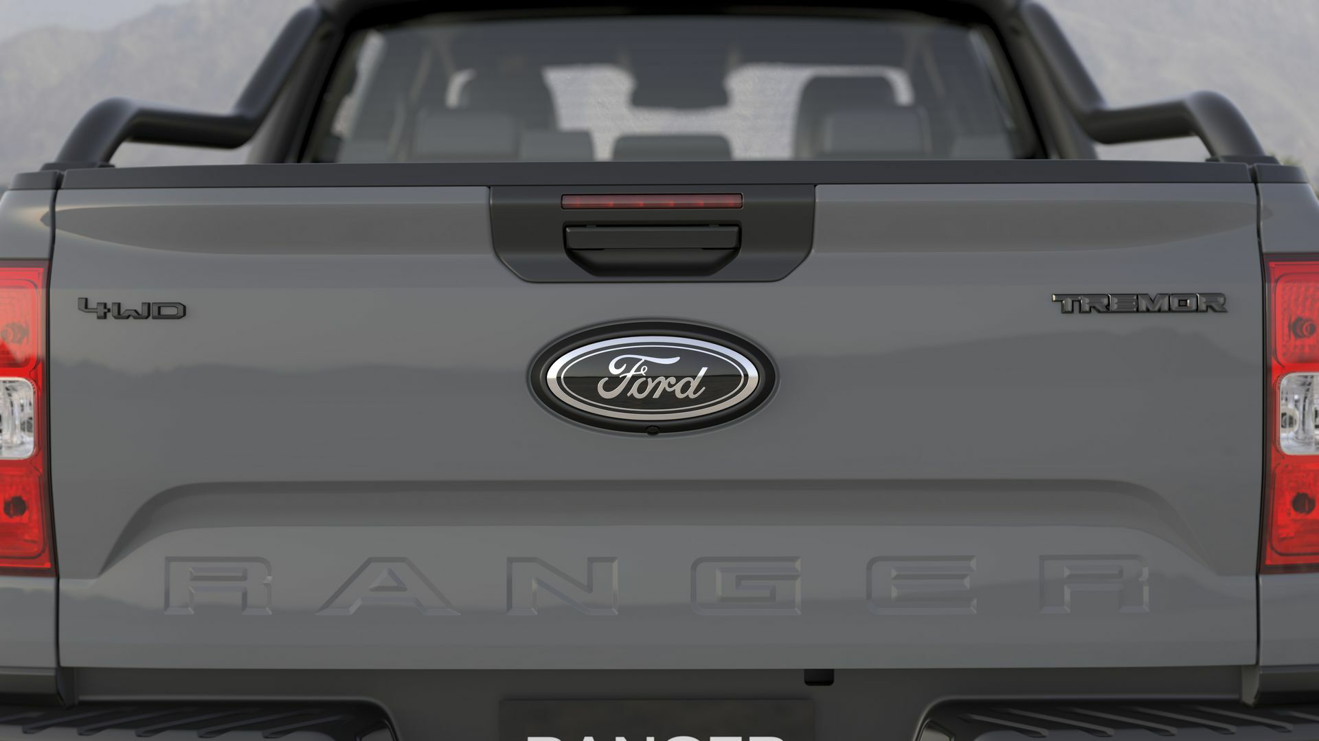 Vista trasera del Ford Ranger destacando su robustez y diseño.