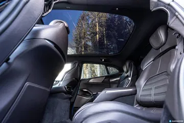 Asientos de cuero con diseño deportivo del Ferrari Purosangue.