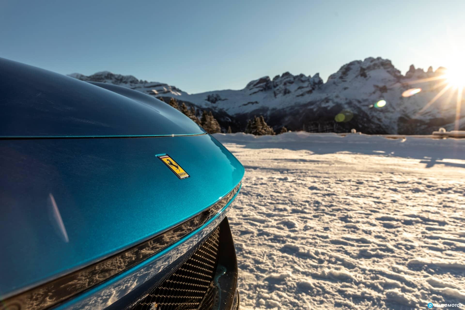 Detalle lateral que muestra la elegancia y deportividad del Ferrari Purosangue.