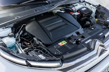 Motor turboalimentado del Citroën C4 X, pulcramente integrado.