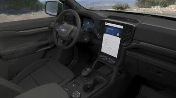 Vista del volante y parte de la consola central del Ford Ranger.